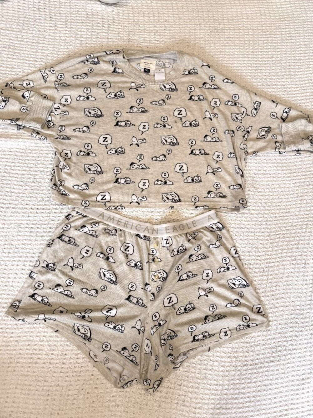 American Eagle Size XL Pajama NWT Long Sleeve Top and EUC shorts - Snoopy